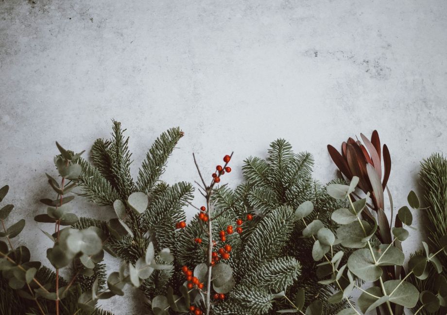 Weihnachtsdekoration auf neutralem Hintergrund