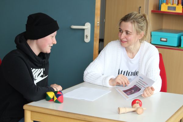 therapeutin mit krebskrankem kind